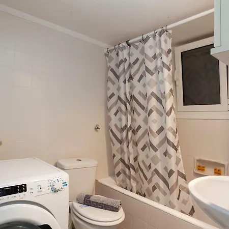 Renovated And Cool Flat In Ideal Location アテネ